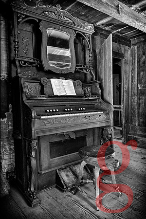 Old Piano